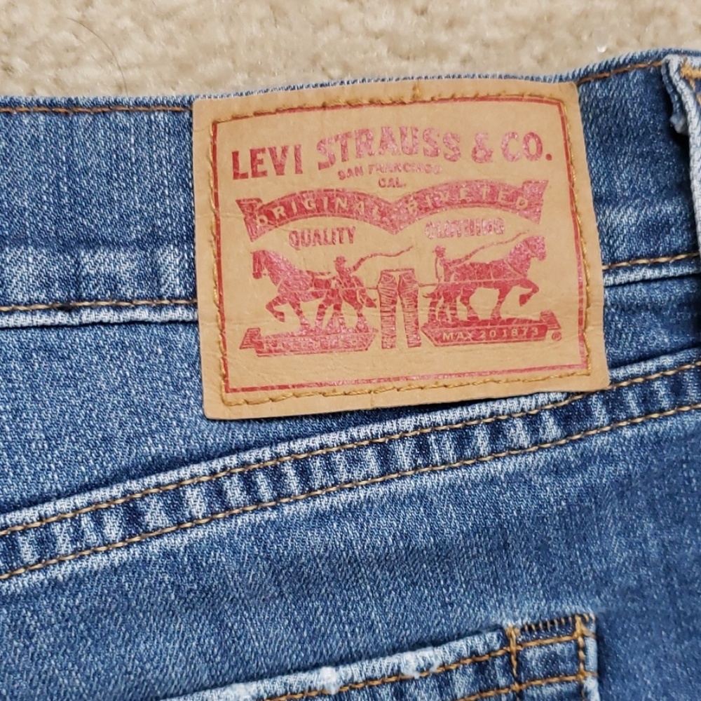 Levi Shorts - Picture 3 of 3
